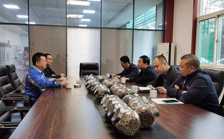 與集團總經(jīng)理孫寧波及部門負責人座談，就項目建設(shè)、環(huán)境影響、補貼政策等內(nèi)容進行了探討交流